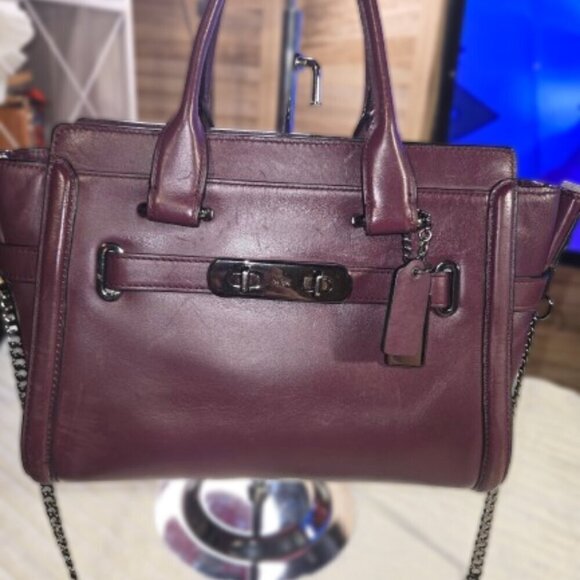 Coach Swagger - Picture 3 of 7